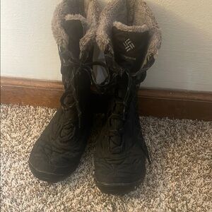 Columbia Black Lace-Up Boots with Fur Lining